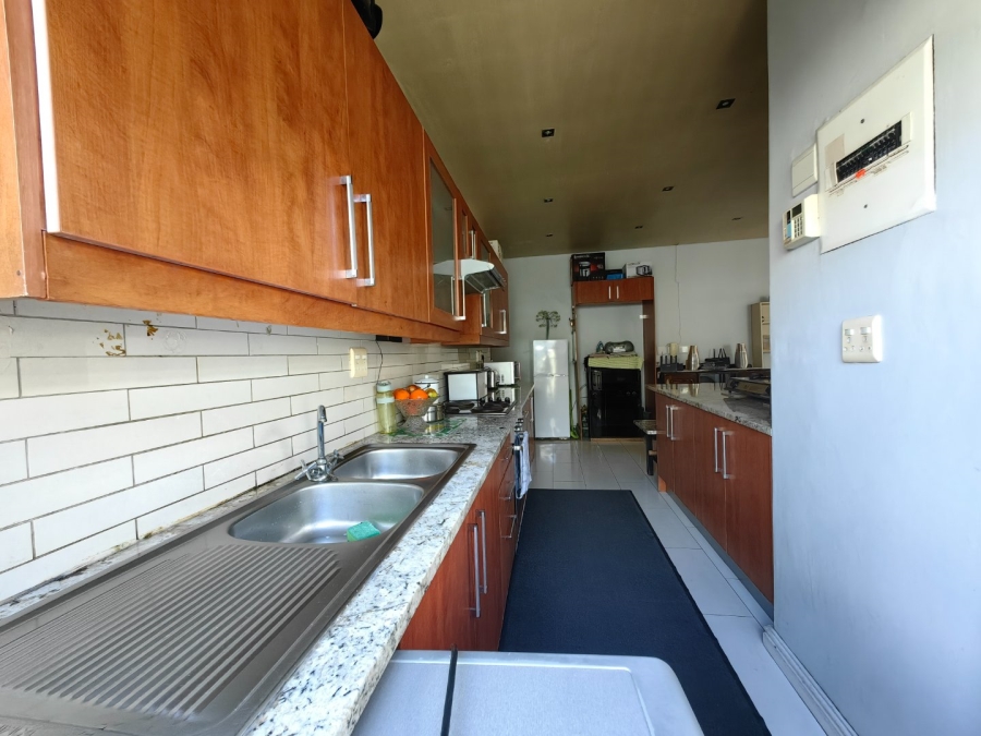 8 Bedroom Property for Sale in Belgravia Western Cape